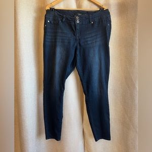 Torrid, denim Jegging, three button, 16 R